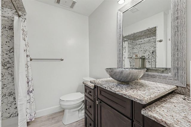 6600 Ridgefield Circle, West Bloomfield, MI 48322