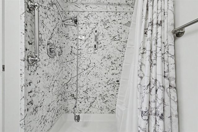 6600 Ridgefield Circle, West Bloomfield, MI 48322