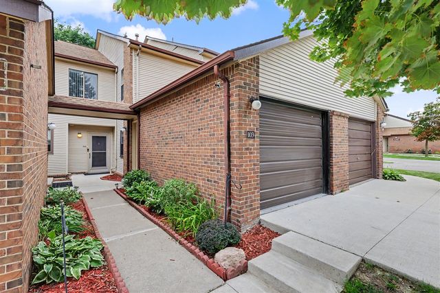 6600 Ridgefield Circle, West Bloomfield, MI 48322