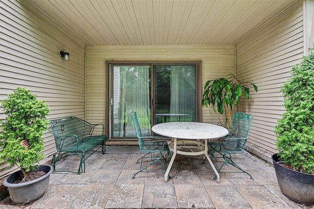 6600 Ridgefield Circle, West Bloomfield, MI 48322