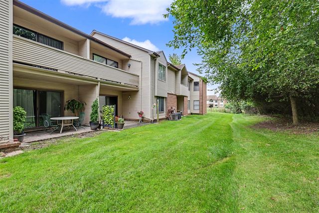 6600 Ridgefield Circle, West Bloomfield, MI 48322
