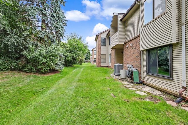 6600 Ridgefield Circle, West Bloomfield, MI 48322