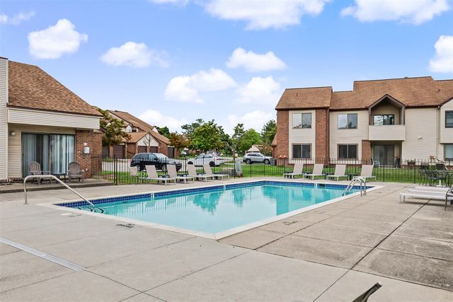 6600 Ridgefield Circle, West Bloomfield, MI 48322