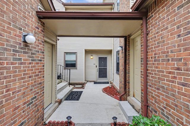6600 Ridgefield Circle, West Bloomfield, MI 48322