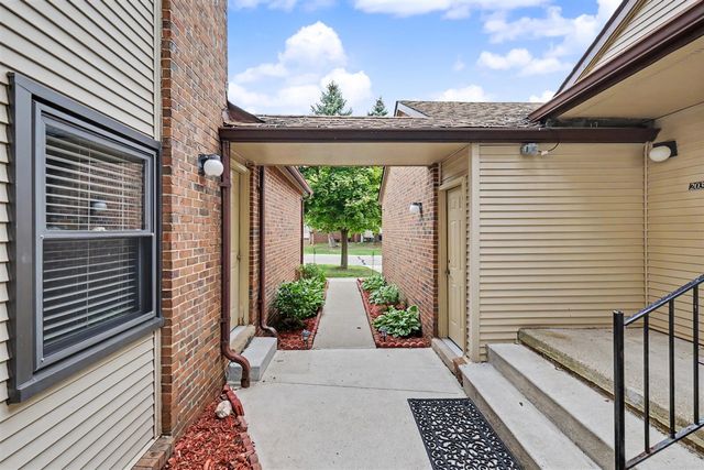 6600 Ridgefield Circle, West Bloomfield, MI 48322
