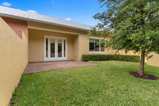 2025 Bridgepointe Circle 118, Vero Beach, FL 32967