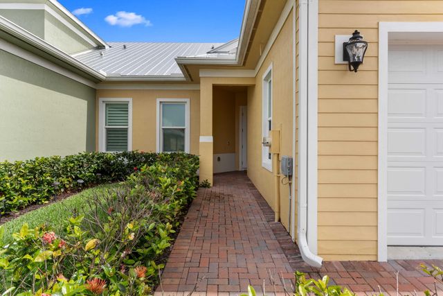 2025 Bridgepointe Circle 118, Vero Beach, FL 32967