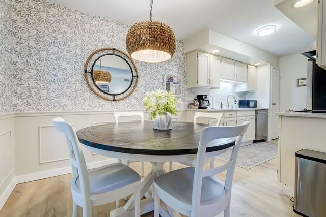 32 Wood Creek Drive, Pittsford, NY 14534