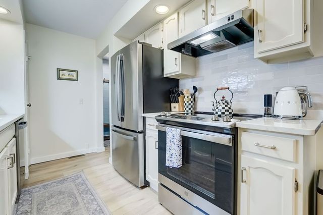 32 Wood Creek Drive, Pittsford, NY 14534