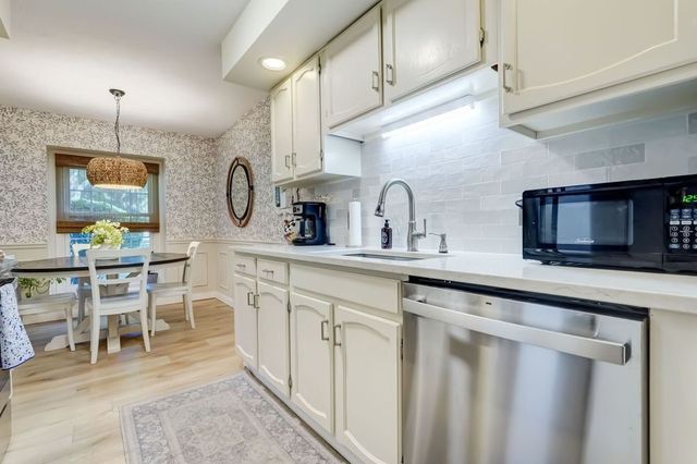 32 Wood Creek Drive, Pittsford, NY 14534