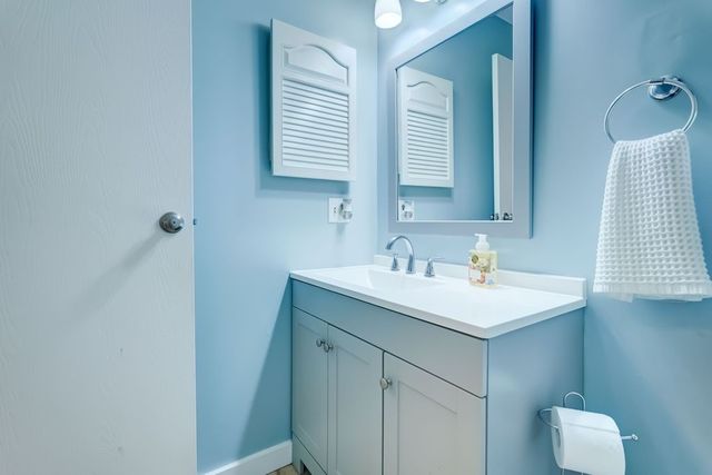 32 Wood Creek Drive, Pittsford, NY 14534