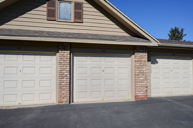 32 Wood Creek Drive, Pittsford, NY 14534