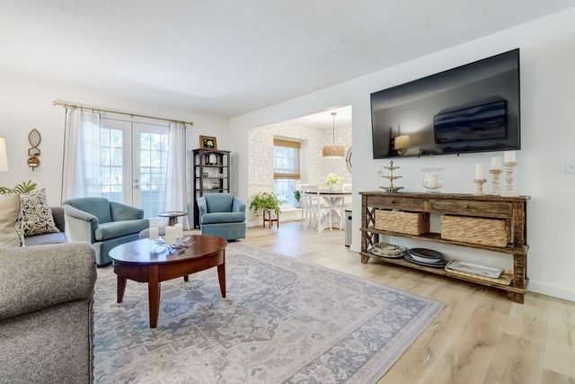 32 Wood Creek Drive, Pittsford, NY 14534