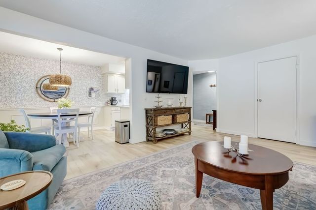 32 Wood Creek Drive, Pittsford, NY 14534