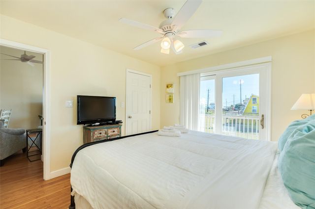 4215 San Jacinto Drive, Galveston, TX 77554