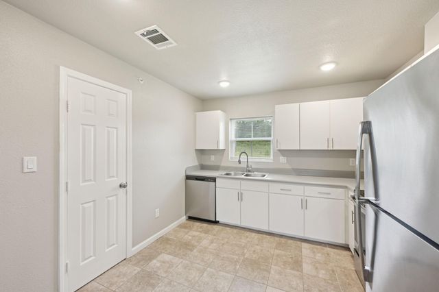 274 Plez Morgan Drive B, Montgomery, TX 77356