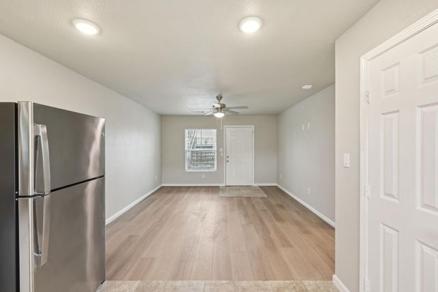 274 Plez Morgan Drive B, Montgomery, TX 77356