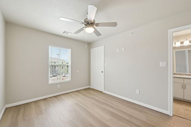 274 Plez Morgan Drive B, Montgomery, TX 77356