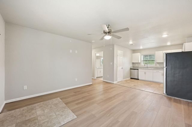 274 Plez Morgan Drive B, Montgomery, TX 77356