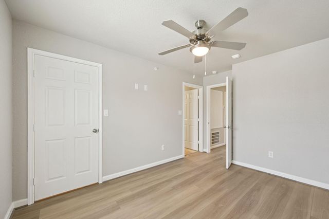 274 Plez Morgan Drive B, Montgomery, TX 77356