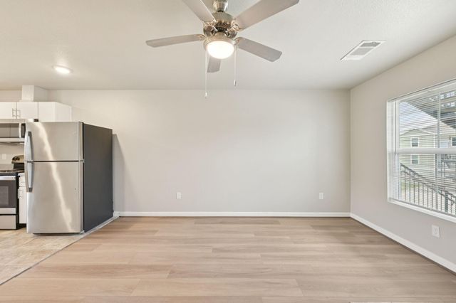 274 Plez Morgan Drive B, Montgomery, TX 77356