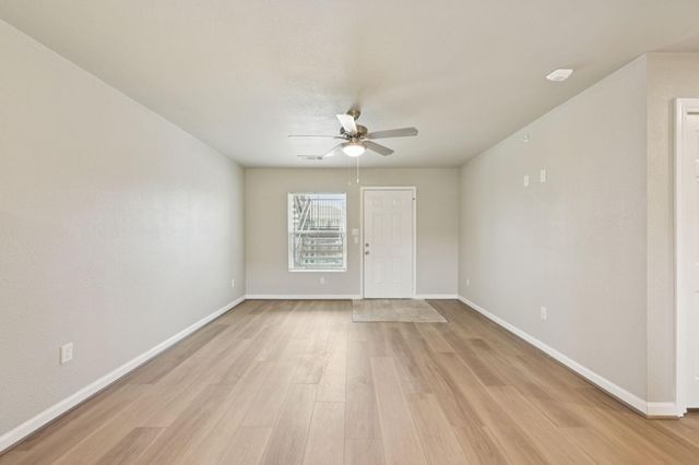 274 Plez Morgan Drive B, Montgomery, TX 77356