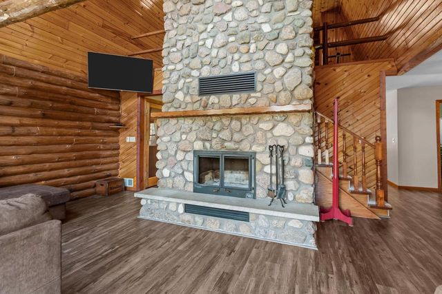 W9946 VIEW RIDGE LANE, New London, WI 54961