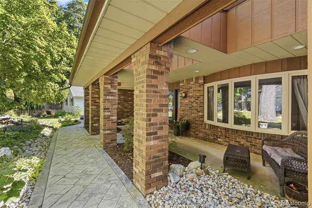 3232 Shady Oak Drive, Columbiaville, MI 48421