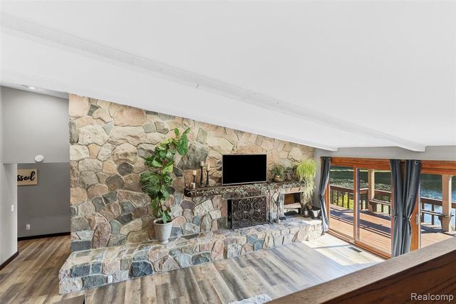 3232 Shady Oak Drive, Columbiaville, MI 48421