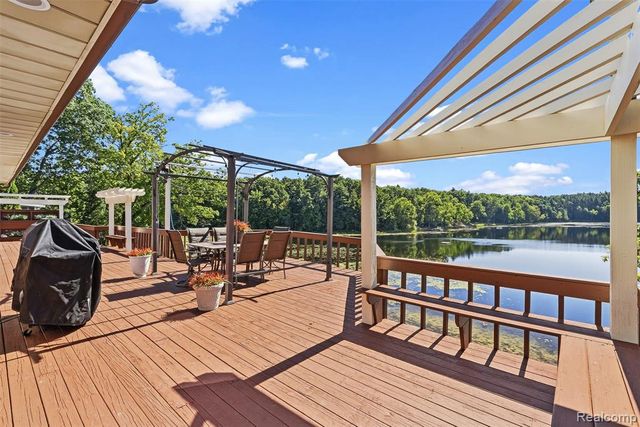 3232 Shady Oak Drive, Columbiaville, MI 48421
