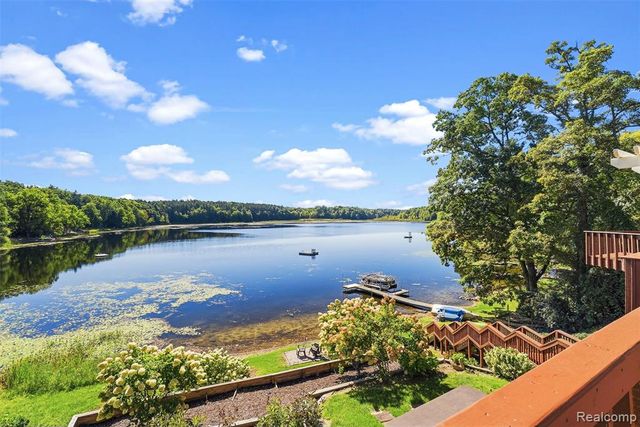 3232 Shady Oak Drive, Columbiaville, MI 48421