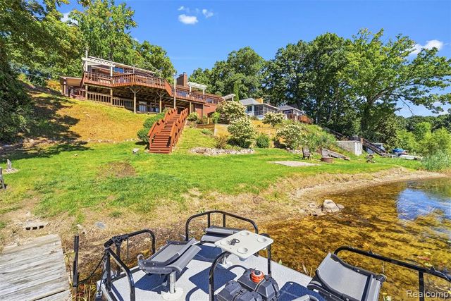 3232 Shady Oak Drive, Columbiaville, MI 48421