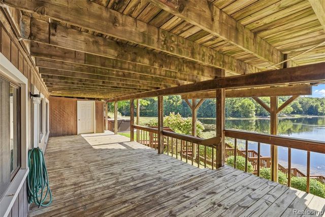 3232 Shady Oak Drive, Columbiaville, MI 48421