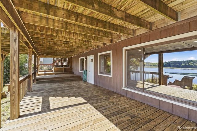 3232 Shady Oak Drive, Columbiaville, MI 48421
