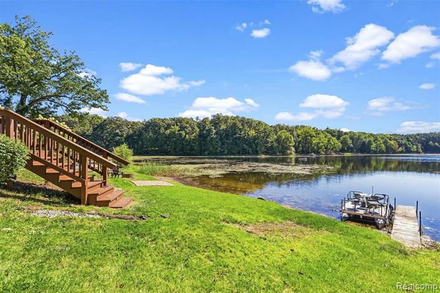 3232 Shady Oak Drive, Columbiaville, MI 48421