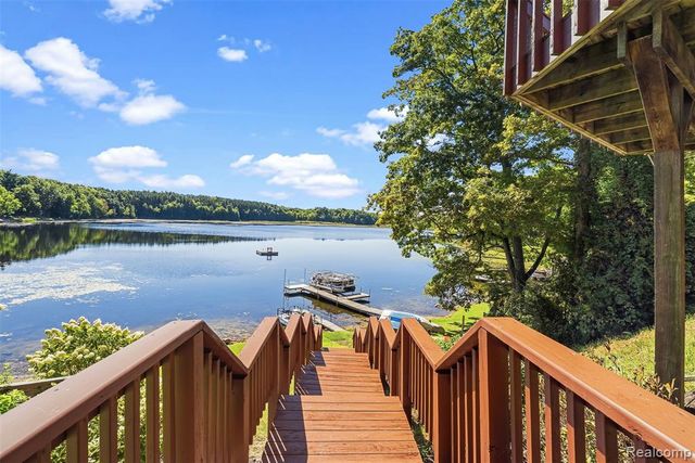 3232 Shady Oak Drive, Columbiaville, MI 48421