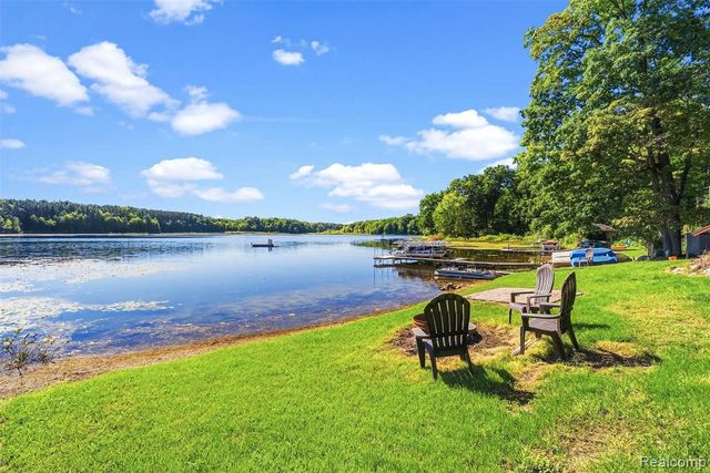 3232 Shady Oak Drive, Columbiaville, MI 48421