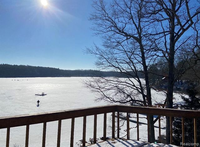 3232 Shady Oak Drive, Columbiaville, MI 48421