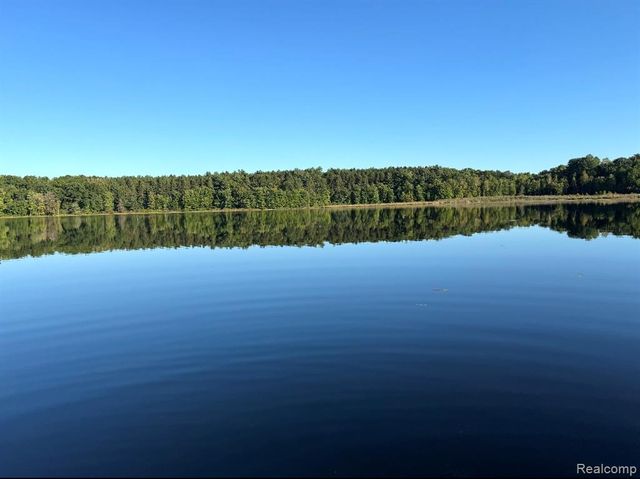 3232 Shady Oak Drive, Columbiaville, MI 48421