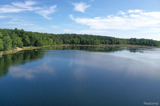 3232 Shady Oak Drive, Columbiaville, MI 48421