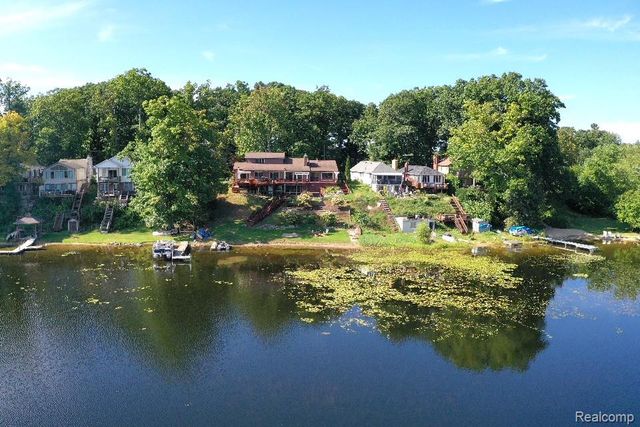 3232 Shady Oak Drive, Columbiaville, MI 48421