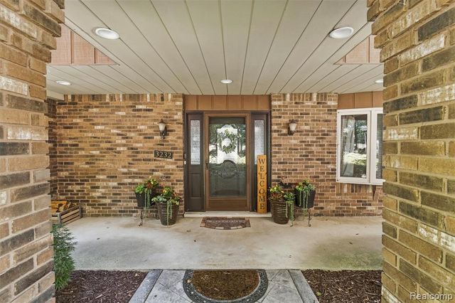 3232 Shady Oak Drive, Columbiaville, MI 48421