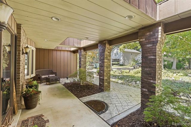 3232 Shady Oak Drive, Columbiaville, MI 48421