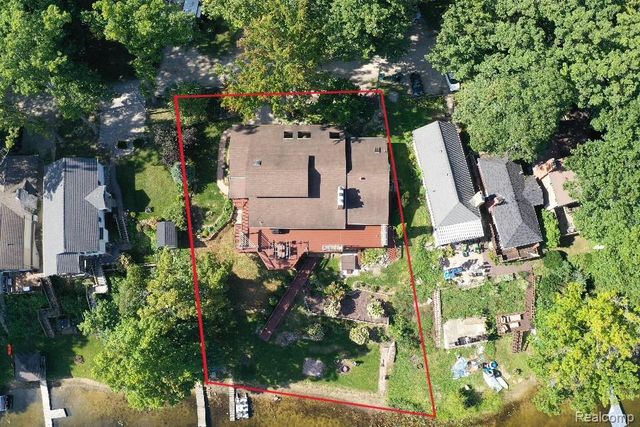 3232 Shady Oak Drive, Columbiaville, MI 48421