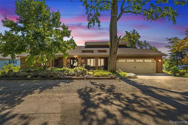 3232 Shady Oak Drive, Columbiaville, MI 48421