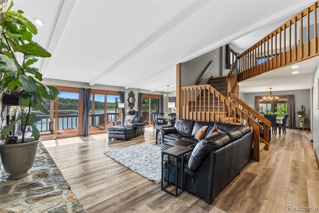 3232 Shady Oak Drive, Columbiaville, MI 48421