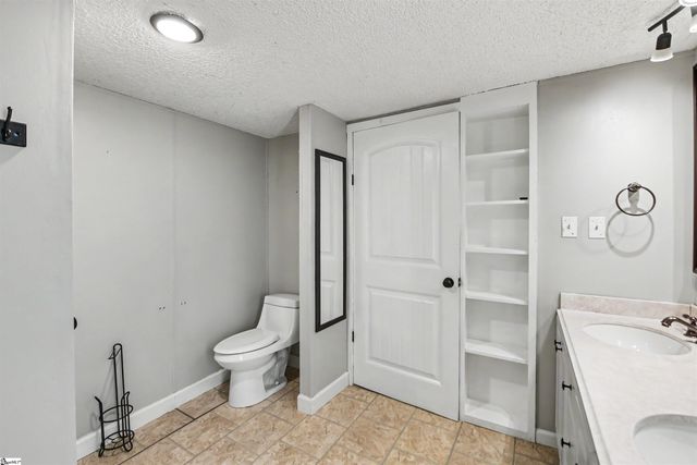 412 Bushy Creek Road, Woodruff, SC 29388