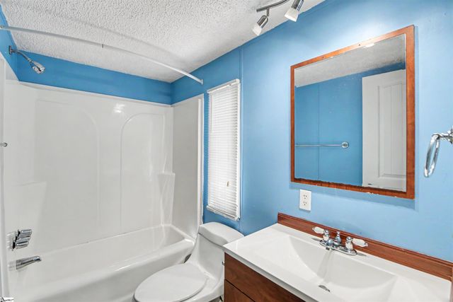 412 Bushy Creek Road, Woodruff, SC 29388
