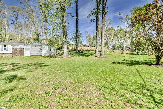 412 Bushy Creek Road, Woodruff, SC 29388