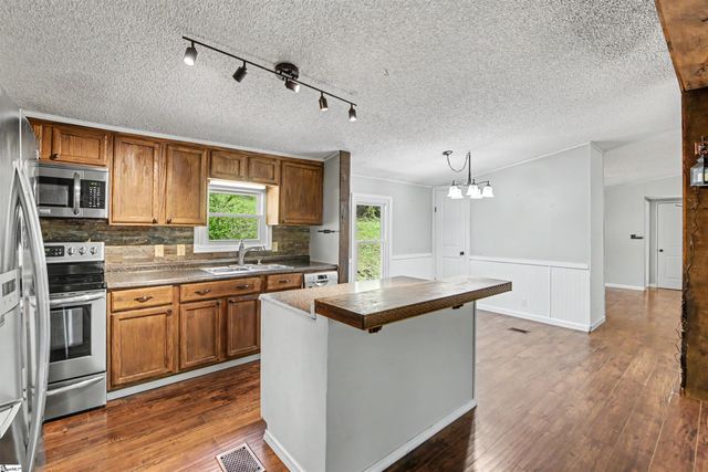 412 Bushy Creek Road, Woodruff, SC 29388